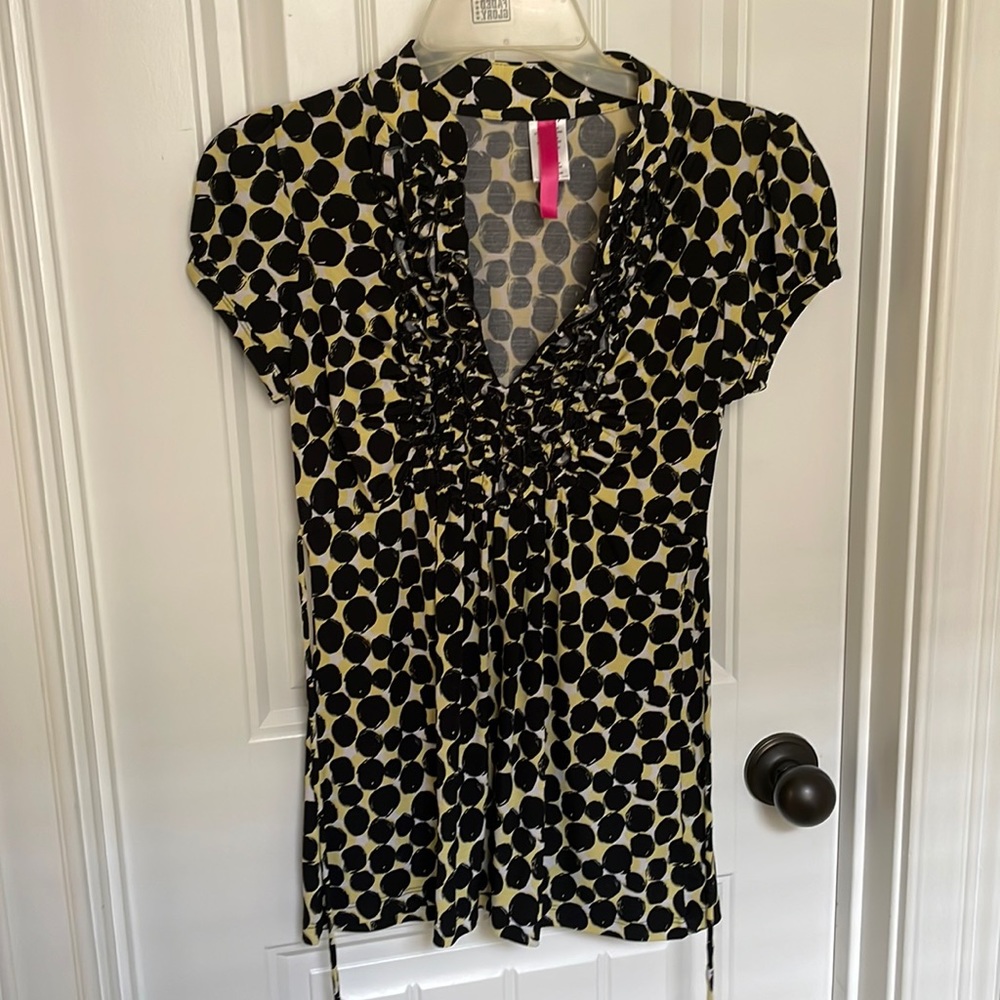 Stylish short sleeve top!